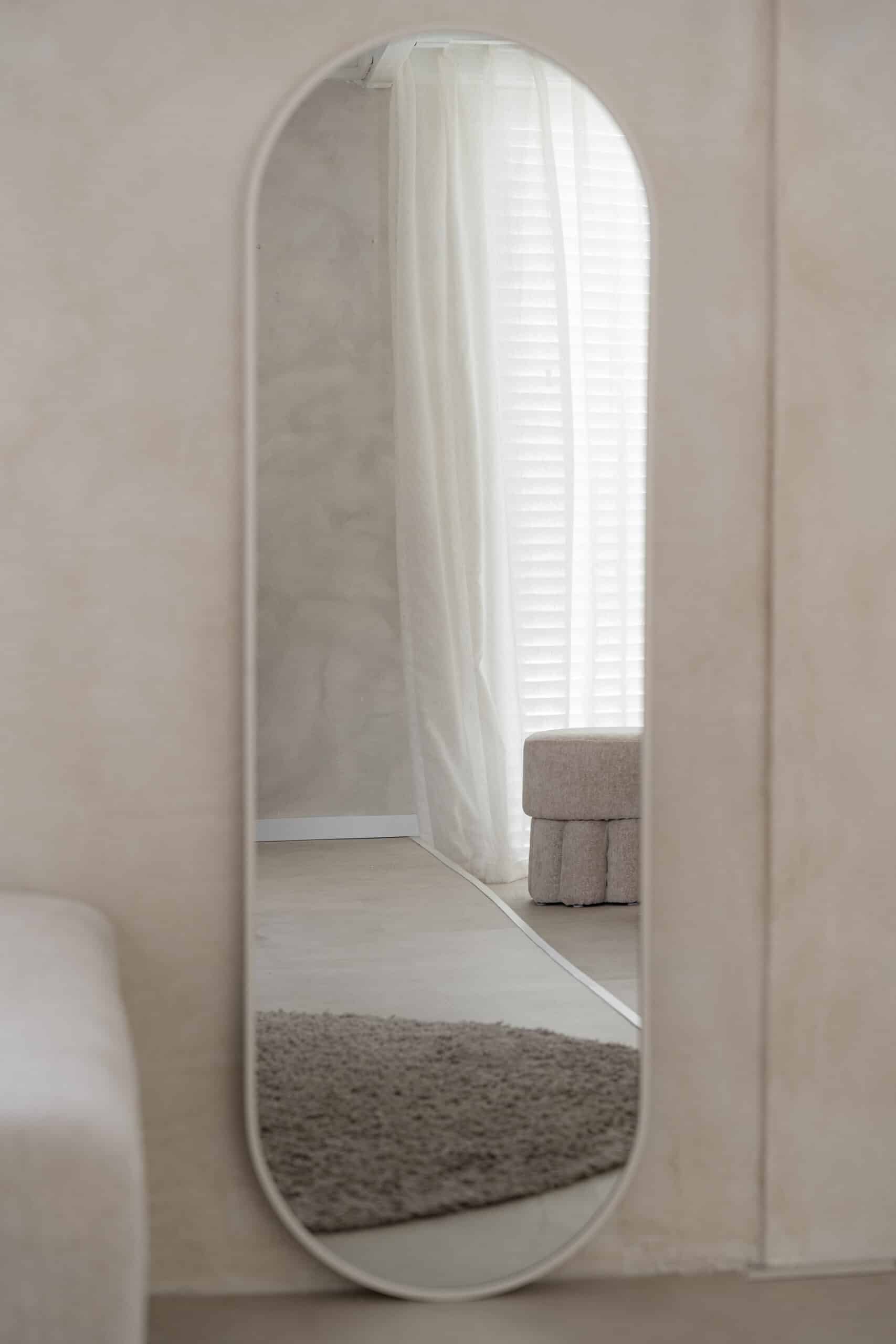 Lara ovale spiegel 125x40cm mat wit