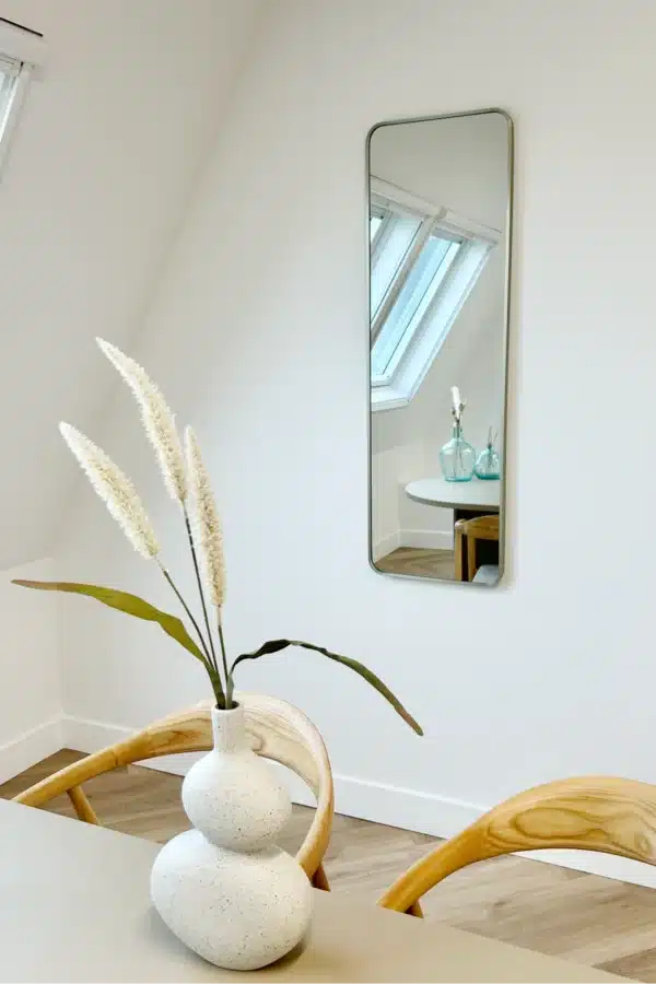 Rechthoekige spiegel met afgeronde hoek 125x40cm – Greige